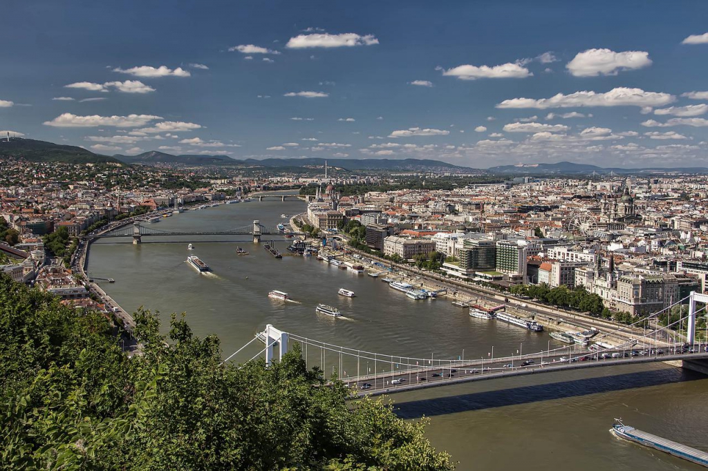 budapest-gd3a1381c8_1280.jpg