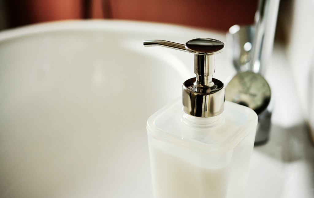 soap-dispenser-g552fc7884_1280.jpg