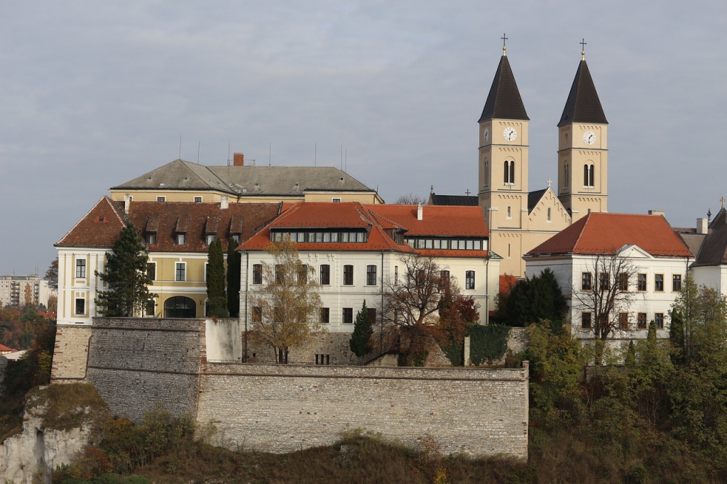 veszprem-gbb07966af_1280.jpg