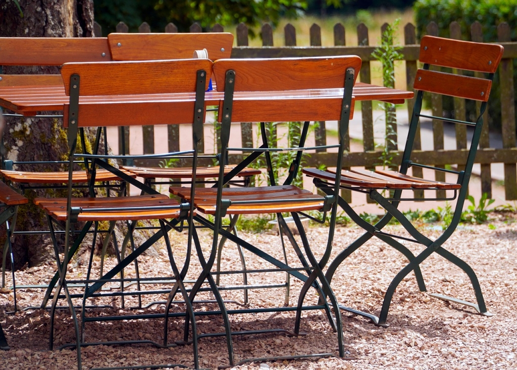 outdoor-furniture-7322748_1280.jpg