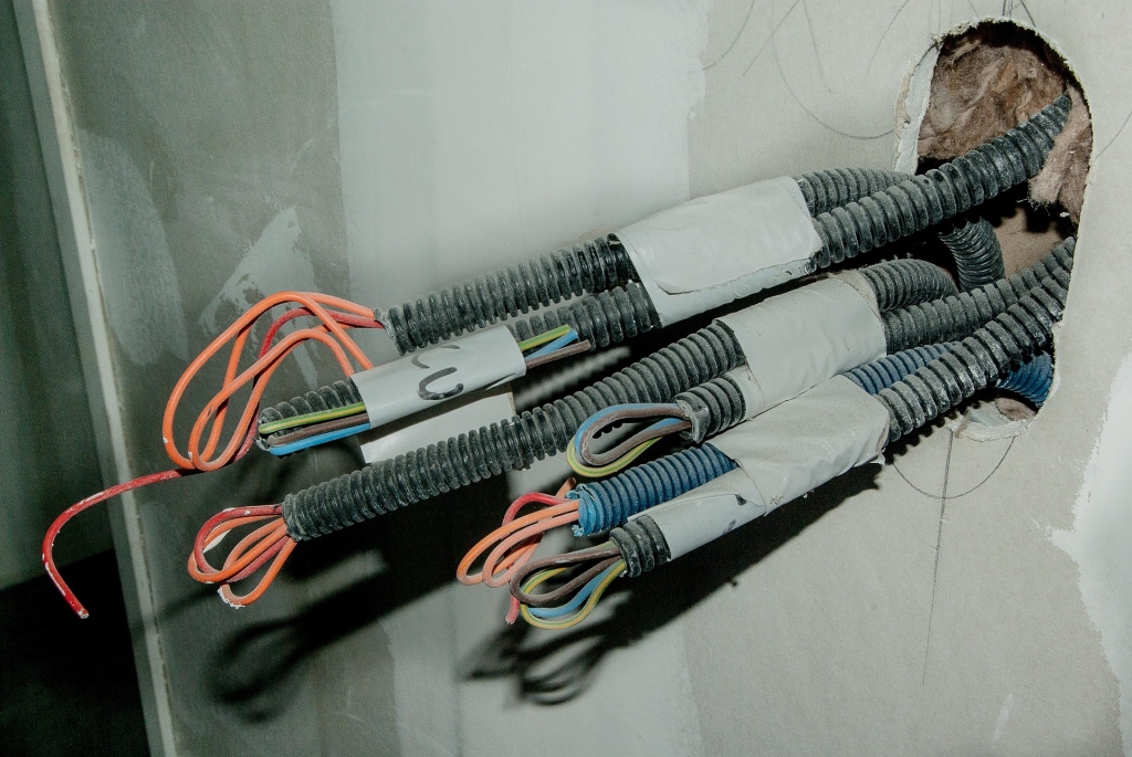 pixabay_jackmac34-electrician-1696757_1920.jpg