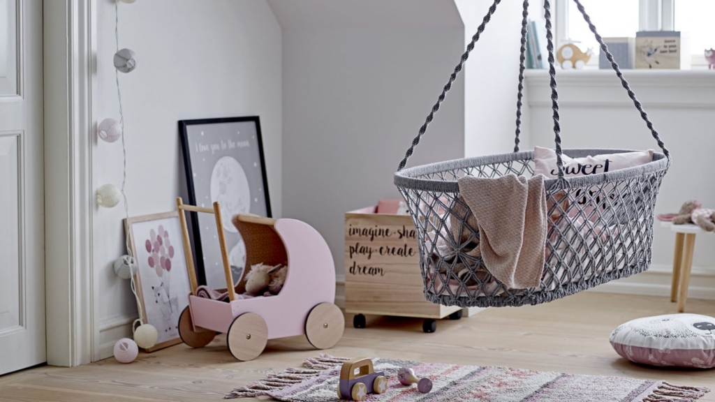 Bloomingville-toy-pram-rose-mdf-mood-16-9-1400x787.jpg