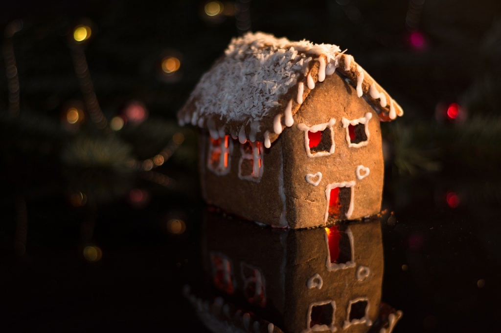 gingerbread-house-3873431_1280.jpg