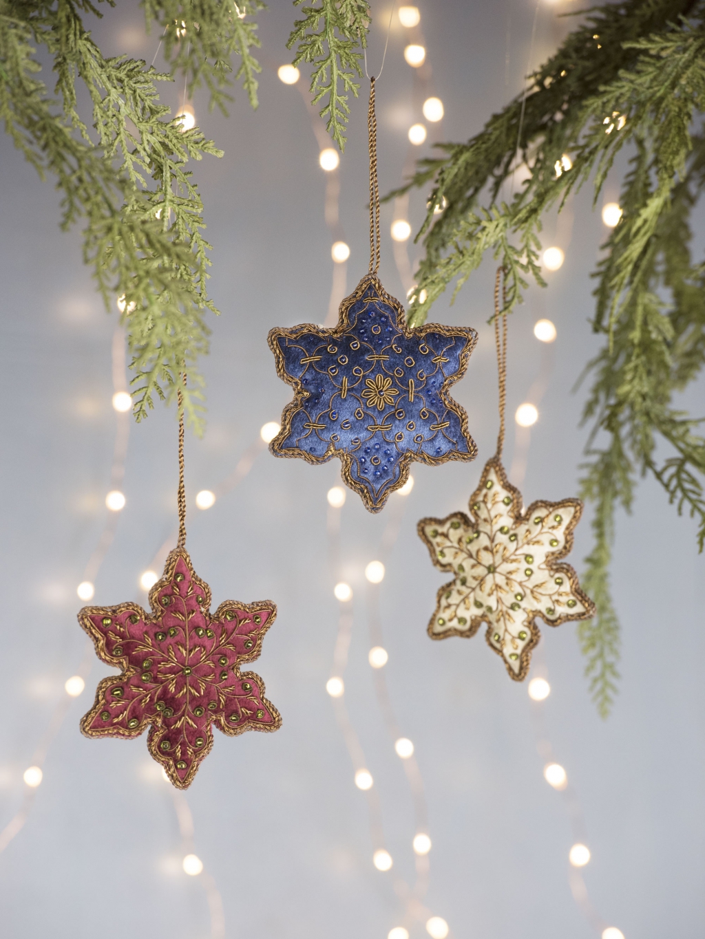 8597596_5793_velvet-snowflake-ornaments-set-of-3.jpg