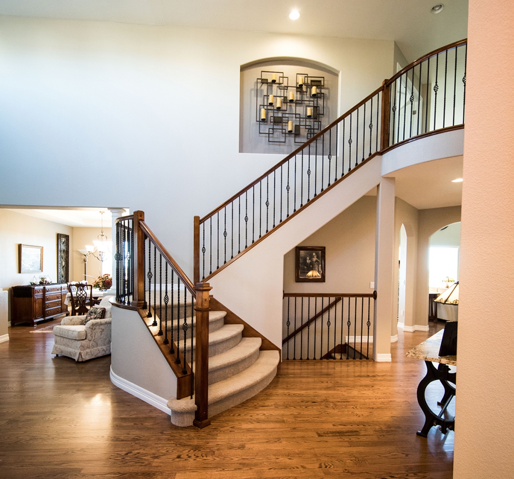 staircase-area-2121121.jpg