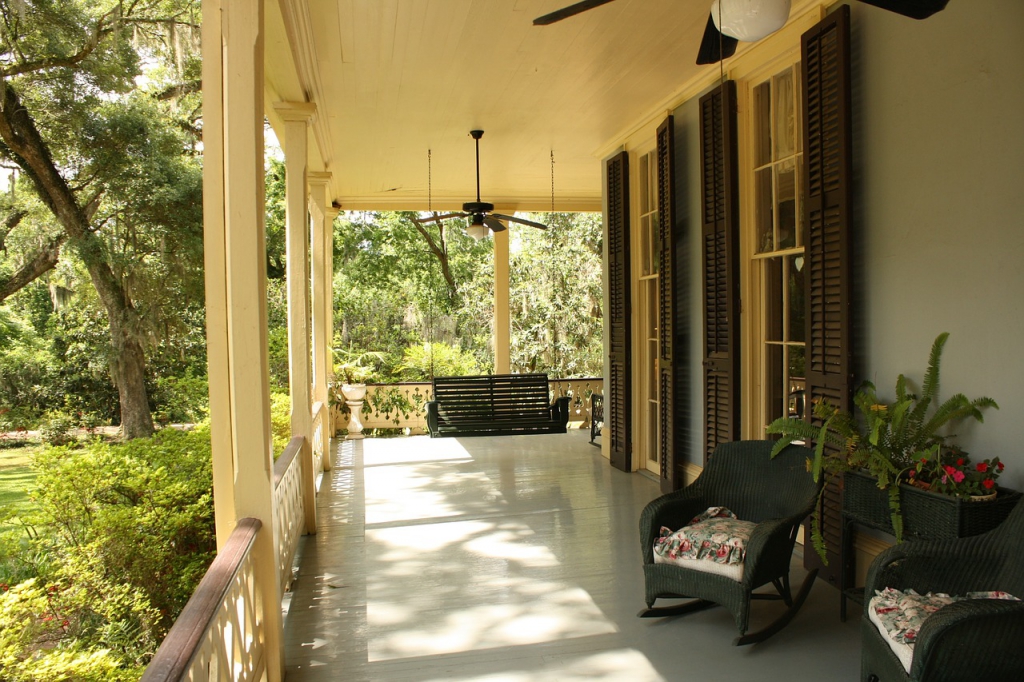 porch-186402_1280.jpg