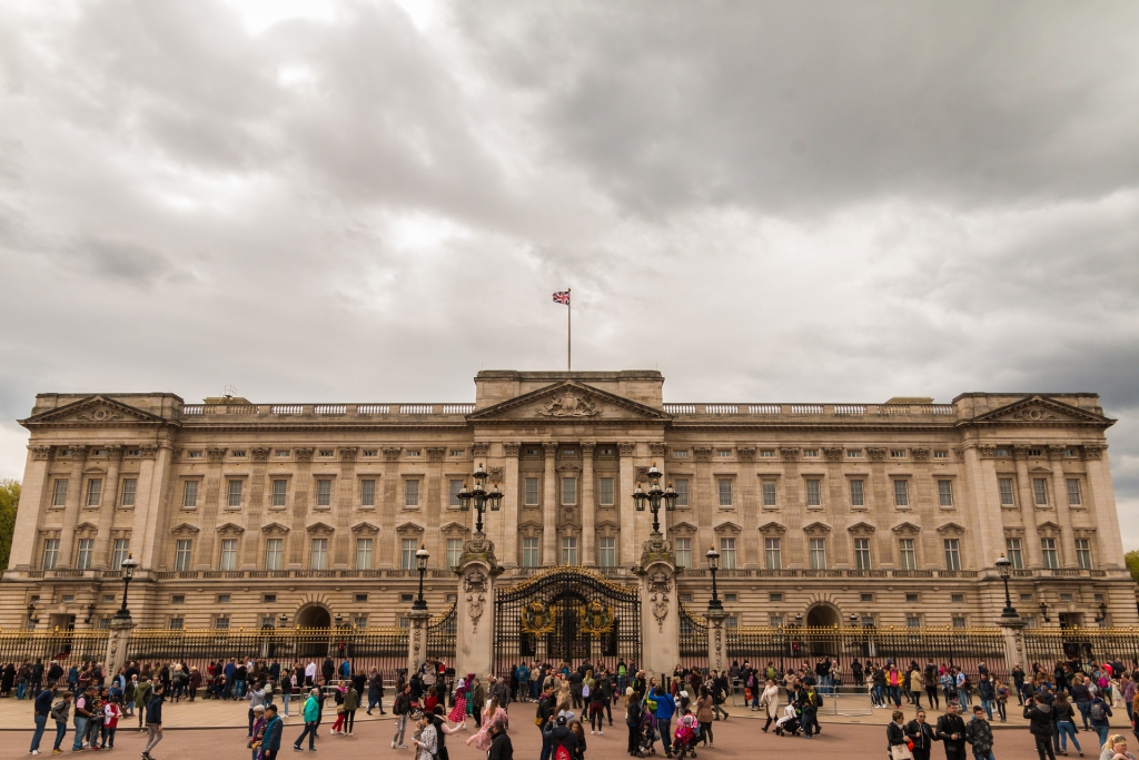 buckingham-palace-2254111_1920.jpg