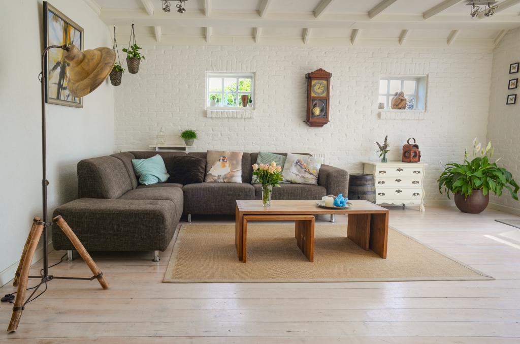 brown-wooden-center-table-584399.jpg
