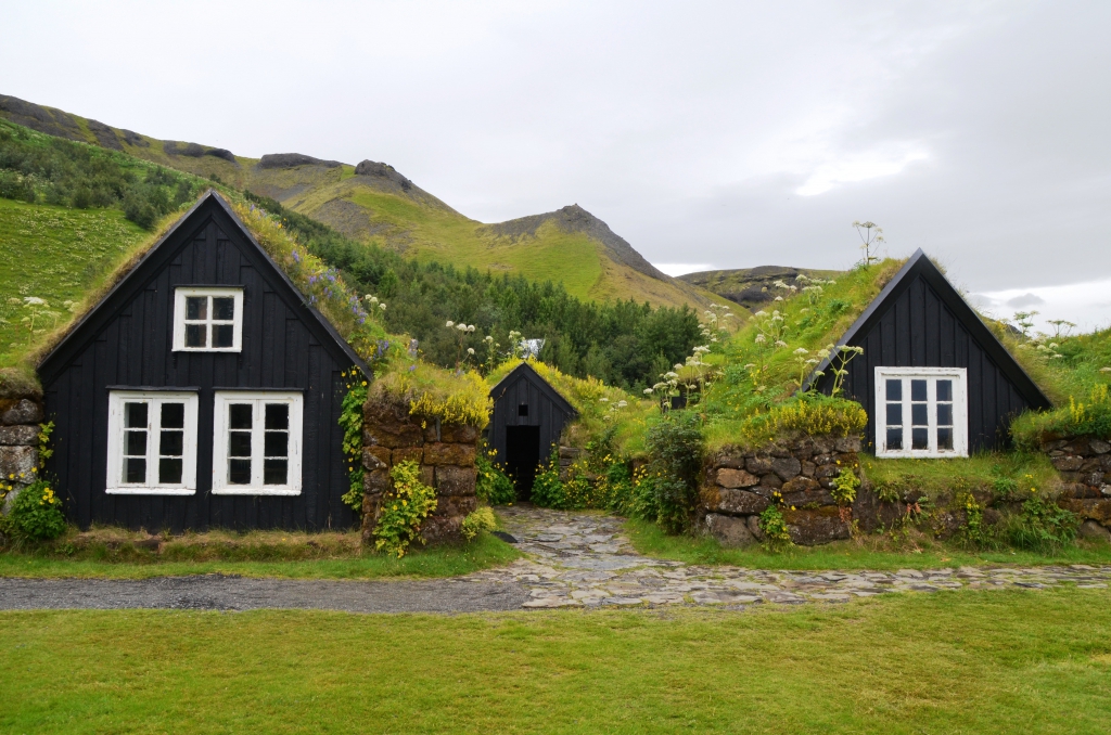 house-on-green-landscape-against-sky-314937.jpg