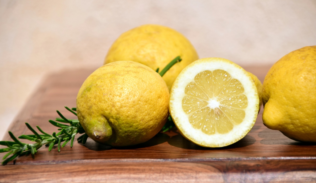 lemons-2252560_1920.jpg