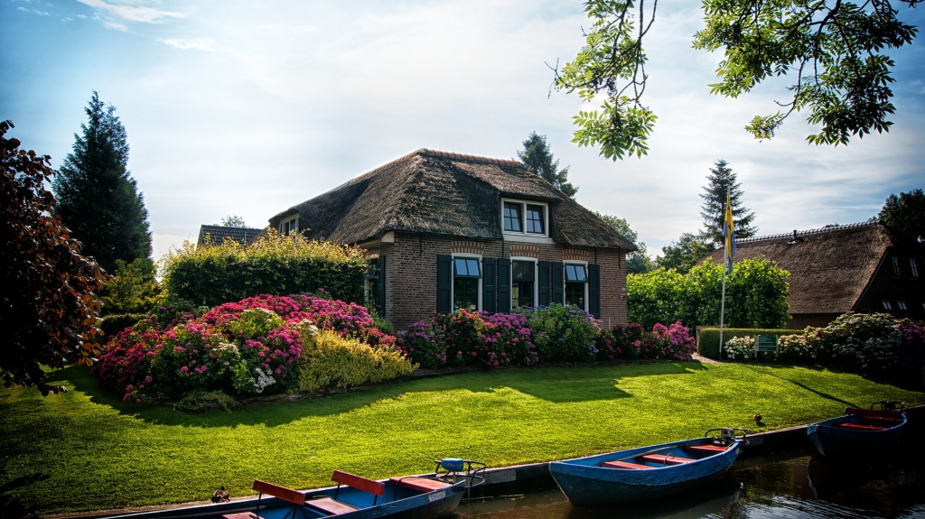 giethoorn-2481483_1920.jpg