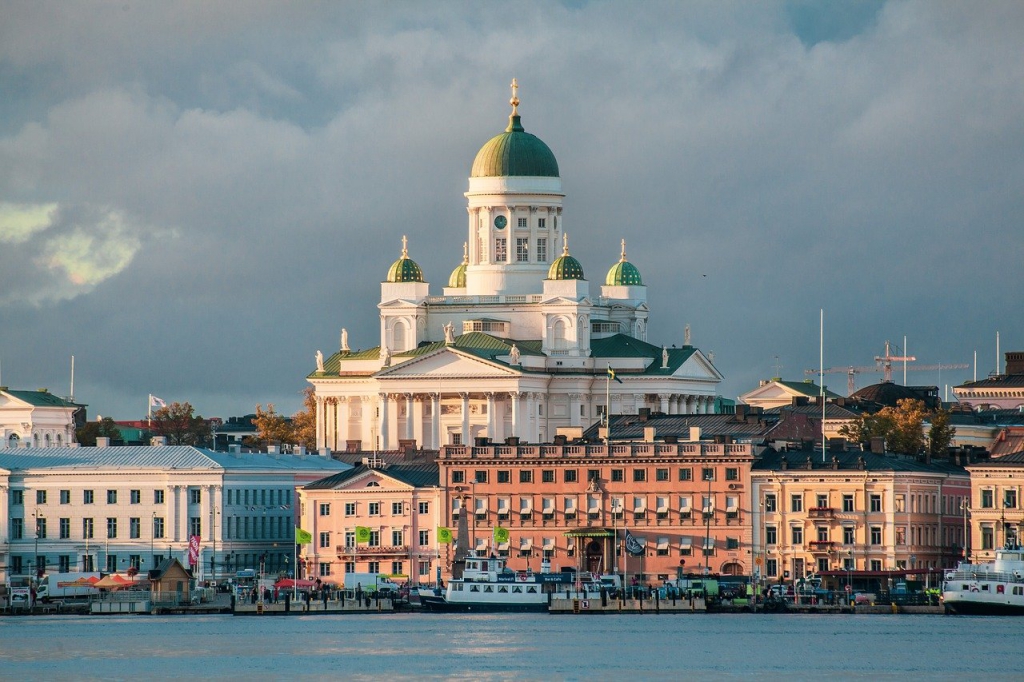 helsinki-cathedral-g642dedf4b_1280.jpg