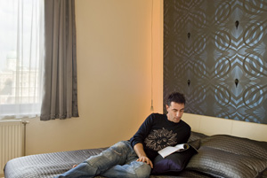 Túl a Naphegyen, Csonka András otthonában