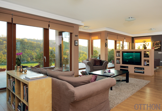 Üvegház az erdő határában