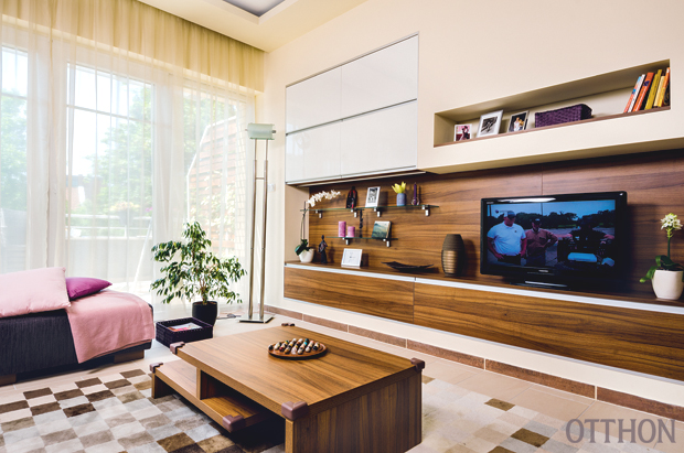 Tárolókkal, tágasan Tárolókkal, tágasan