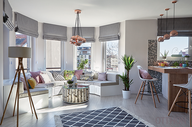 Triumvirátus teljes összhangban egy pesti lakásban