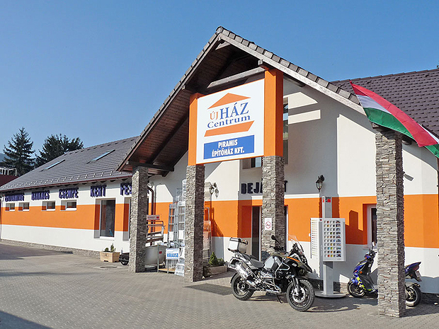 Építkezik, felújít? Akkor irány az újHÁZ Centrum!