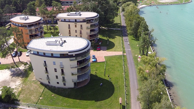 Balatonra néző lakások