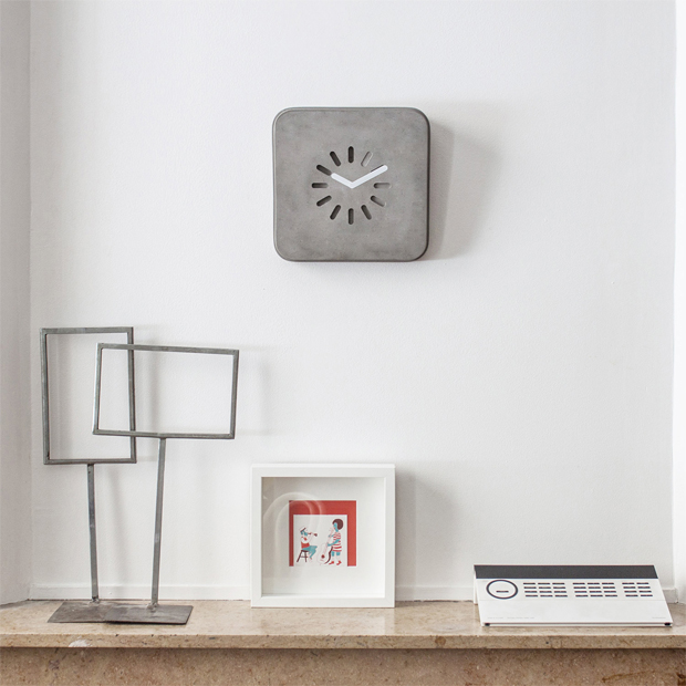 Digitális ikon betonba öntve