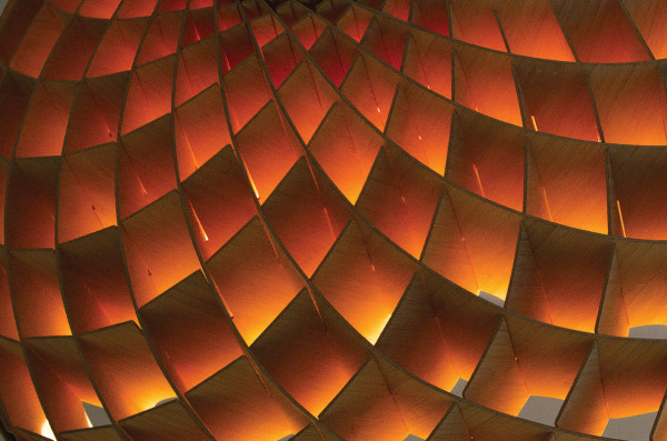A méhek geometriája lámpaburára komponálva