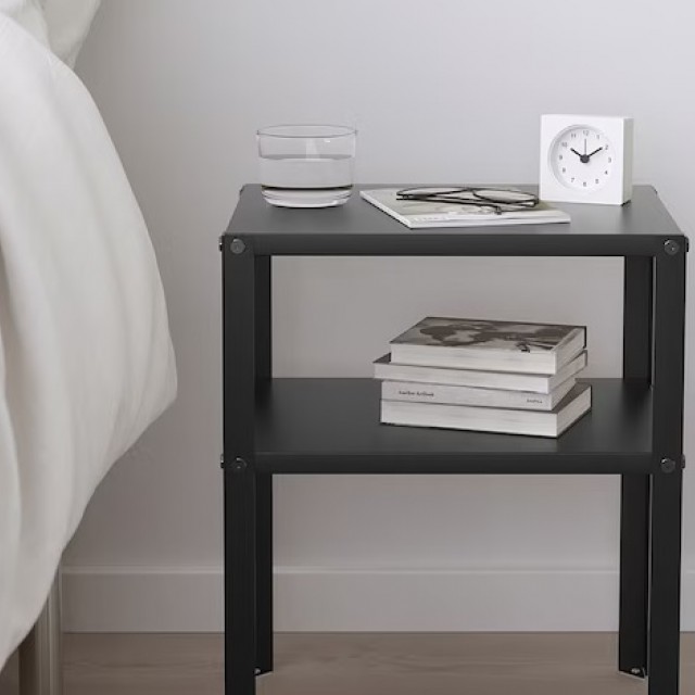 A legegyszerűbb IKEA-s éjjeliszerényt alakította át stílusos bútorrá