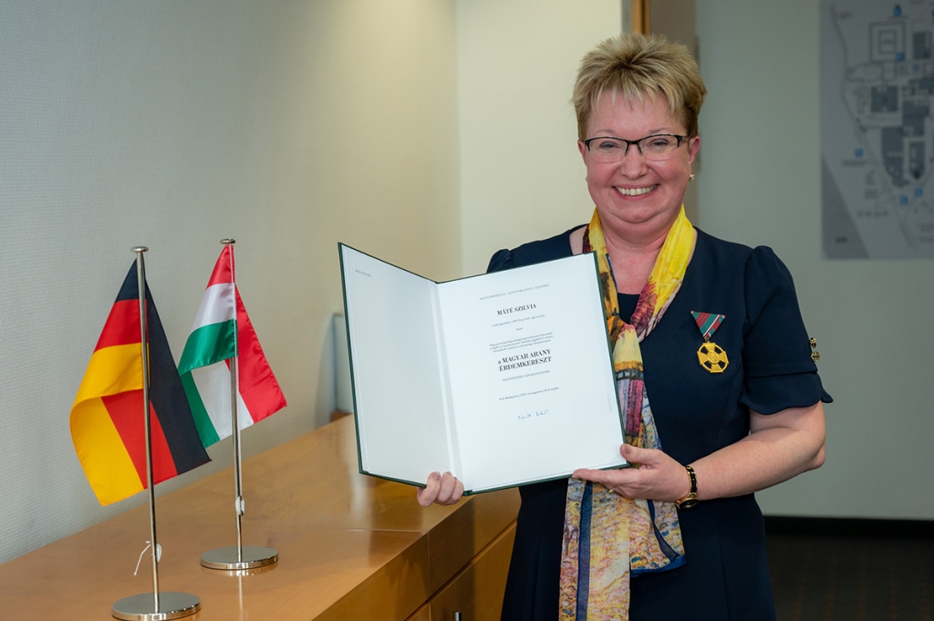 Magas rangú állami kitüntetést kapott Máté Szilvia