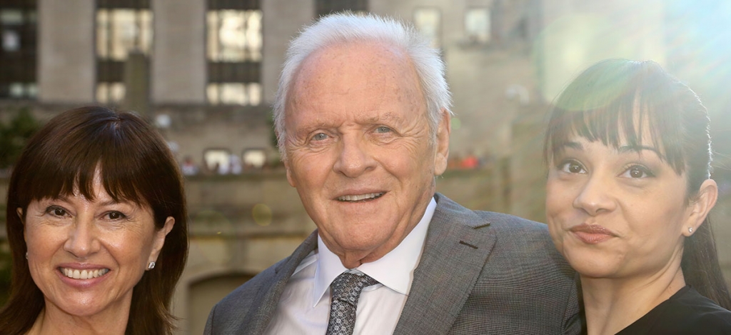 Anthony Hopkins pompás otthona: meleg, semleges színek, kőasztal és bámulatos csillár Anthony Hopkins pompás otthona: meleg, semleges színek, kőasztal és bámulatos csillár
