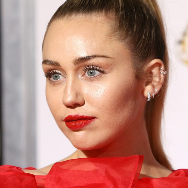 Less be Miley Cyrus gardróbszobájába: a sztár imádja a maximalista stílust!