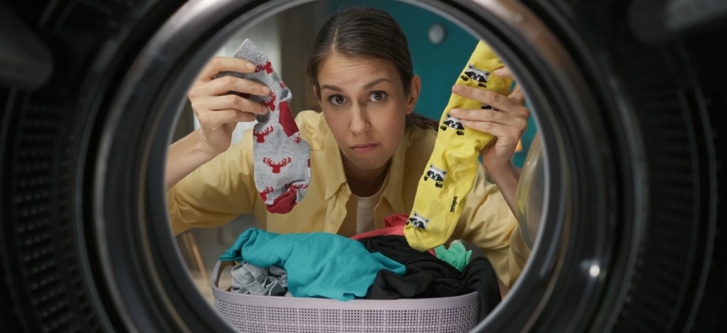 Állandóan eltűnnek a zoknik a mosógépben? Úgy tűnik, van a jelenségre hihető magyarázat!