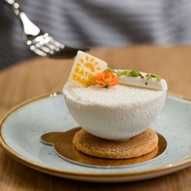 Fehércsoki, csili, avokádó és robbanócukor: jótékony célt szolgál a Danubius Hotels Bátor Sütije!