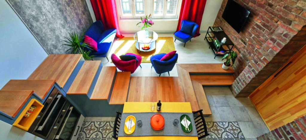 Színek és szintek 100 nm-en: filigrán, fekete fémelemek teremtik meg a lakás egységét