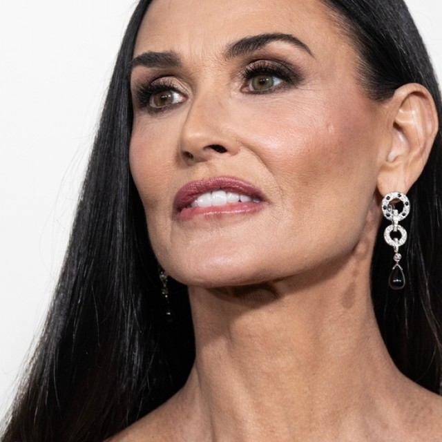 Demi Moore izgalmas bútordarabbal dobta fel a nappaliját: a szakértők odáig vannak érte!