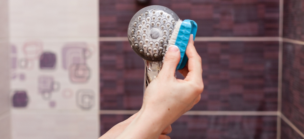 Eldugult a zuhanyfej? Így tisztíthatod meg néhány lépésben, gyorsan és egyszerűen!