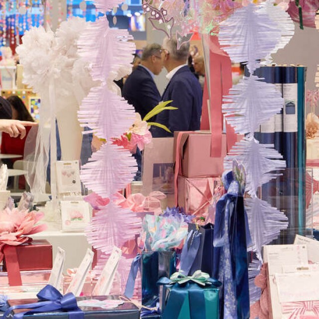 Creativeworld trendek 2026-ban: a finom vonalaktól a színek extázisáig