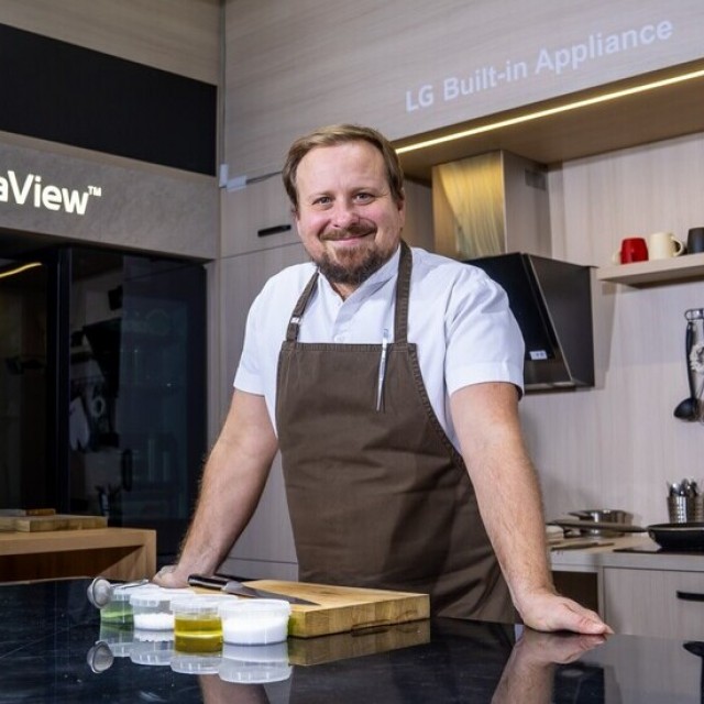 A konyhánkon múlik a békés karácsony? A Konyhafőnök sztárséfje megosztotta tippjeit az ünnepekre