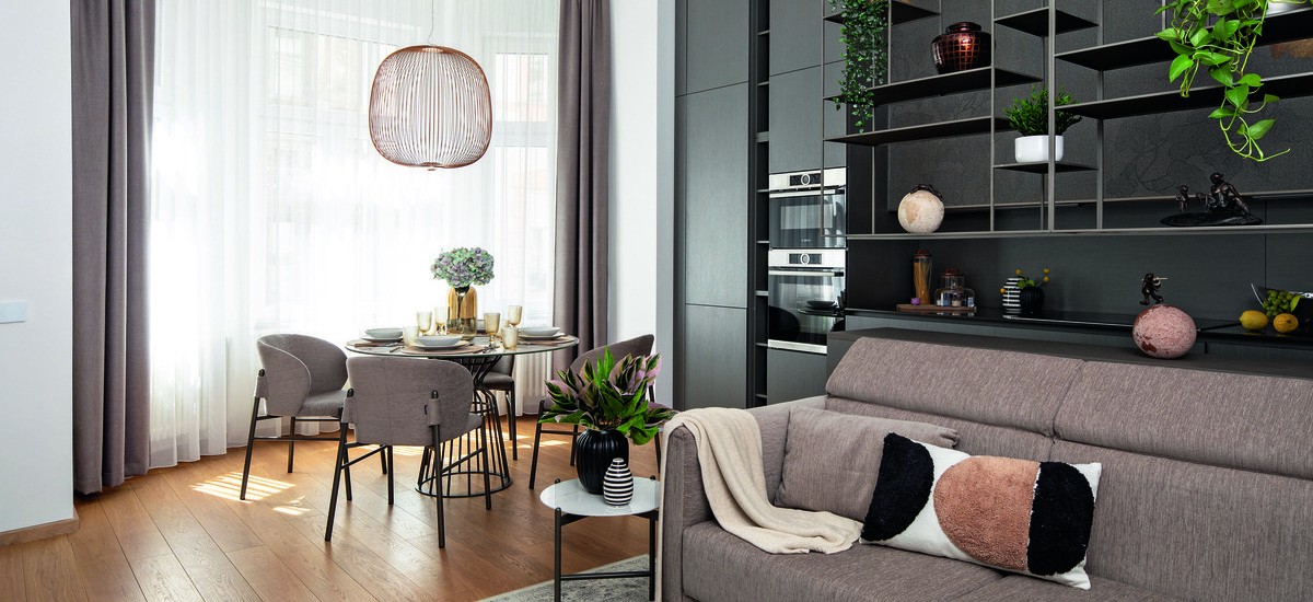 Semleges tónusok, drámai hangsúlyok: felejthetetlen olasz design 96 m2-en