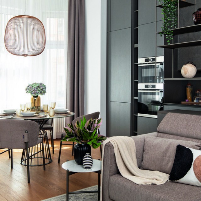 Semleges tónusok, drámai hangsúlyok: felejthetetlen olasz design 96 m2-en