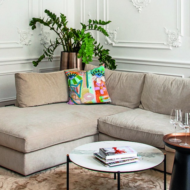 Méghogy a stukkó divatjamúlt: kifinomult eklektika egy 78 m2-es luxuslakásban