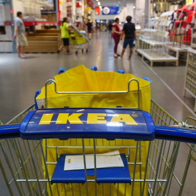 Áramütés veszélye miatt visszahívja az IKEA ezeket a falilámpákat – mutatjuk a részleteket!