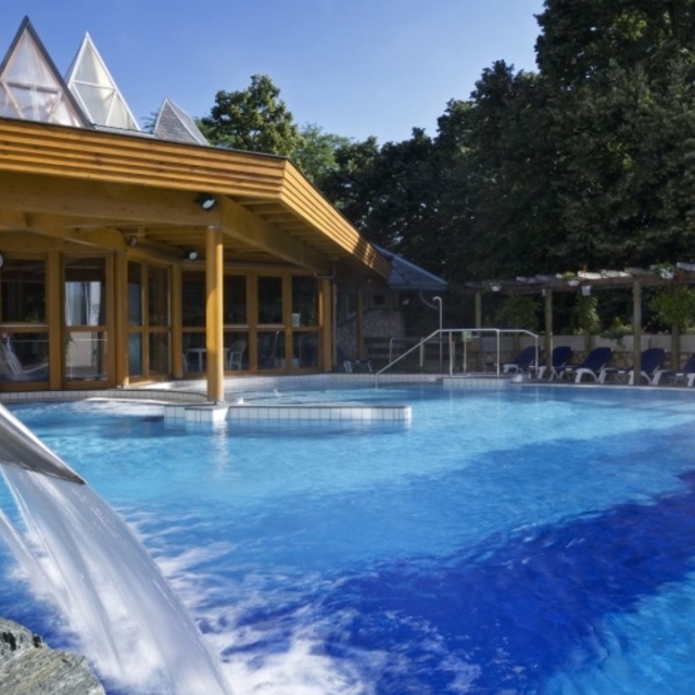 50 éves a hévízi feltöltődés imádott helyszíne – itt a test pihen, a gondolatok megnyugszanak