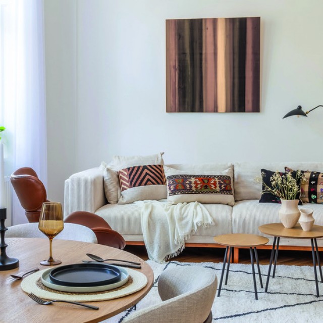 Váratlan színfoltok egy elegáns otthonban – 82 m²-en találkozik múlt és jelen