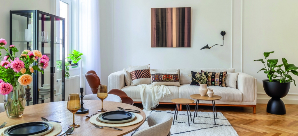 Váratlan színfoltok egy elegáns otthonban – 82 m²-en találkozik múlt és jelen Váratlan színfoltok egy elegáns otthonban – 82 m²-en találkozik múlt és jelen
