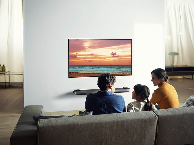 Tapétaként simul a falra az LG új tévéje