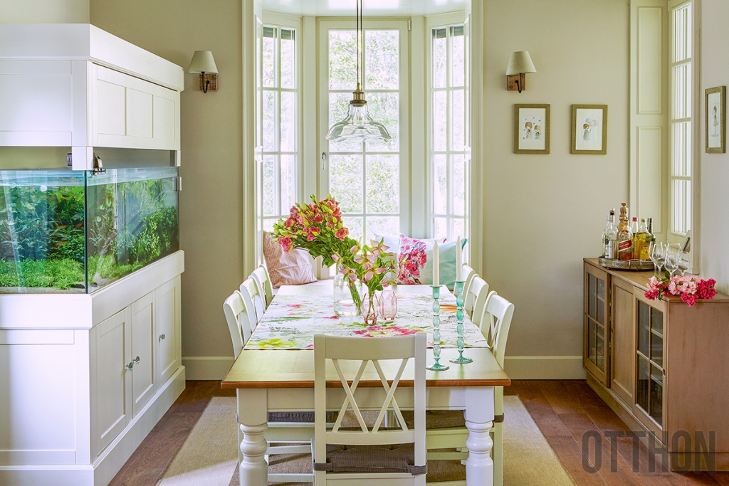 Mesés otthon a fák között Mesés otthon a fák között