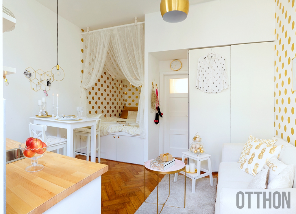 Aranyló otthon ünnepi díszben