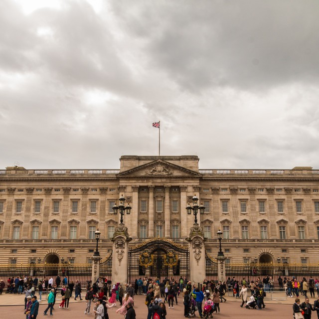 Ilyen pompában él II. Erzsébet: nézz be a Buckingham-palotába