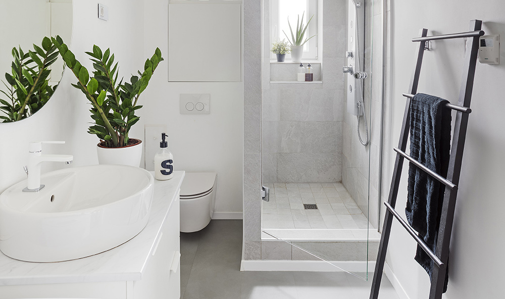 Létrából törölközőtartó: trendi megoldás a fürdőszobába