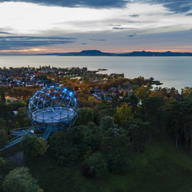 A balatonboglári Gömbkilátó lett az év kilátója