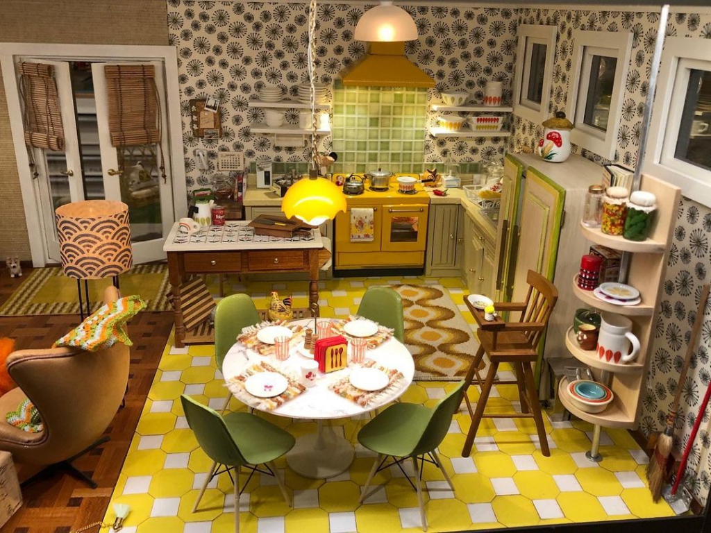 Elképesztően látványos babaház mid-century stílusban