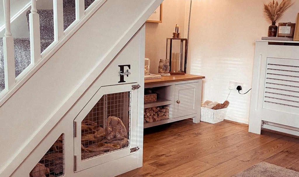 Így rendezd be a lépcső alatti zugot